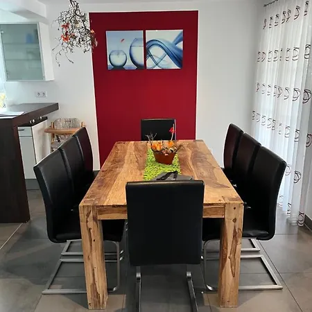 Frank - Bis Zu 3 Schlafzimmer *