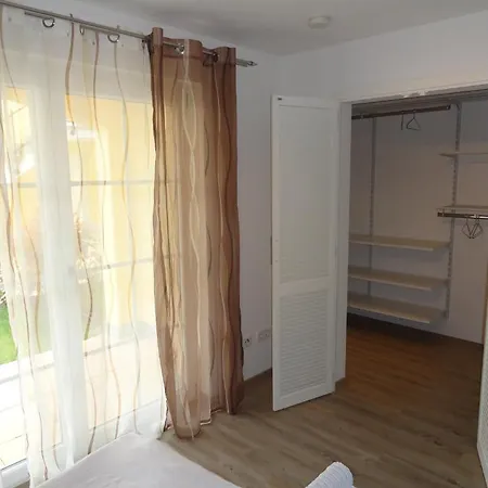 Apartment Frank - Bis Zu 3 Schlafzimmer *