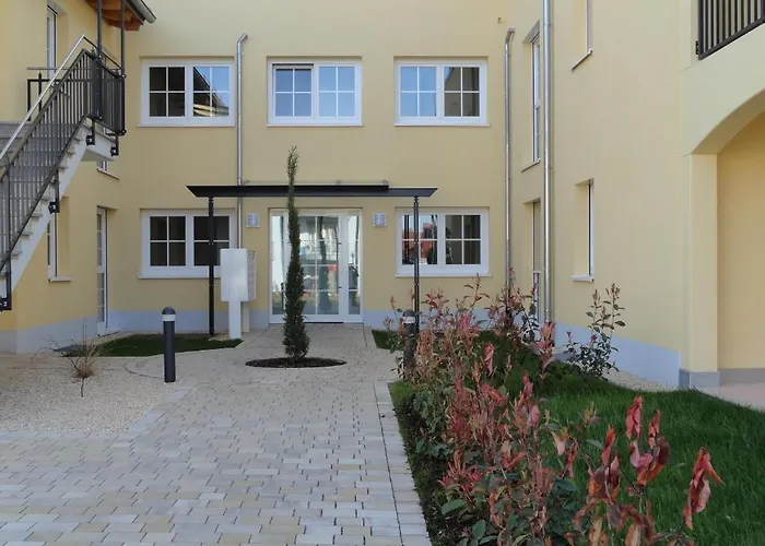 Frank - Bis Zu 3 Schlafzimmer * Rust